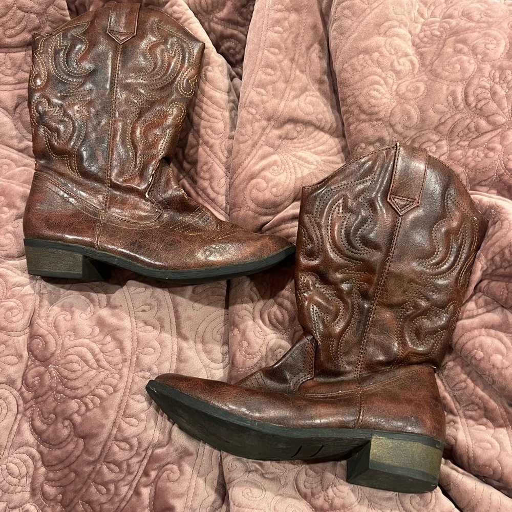 6 Cherokee Brown Leather Western Boots